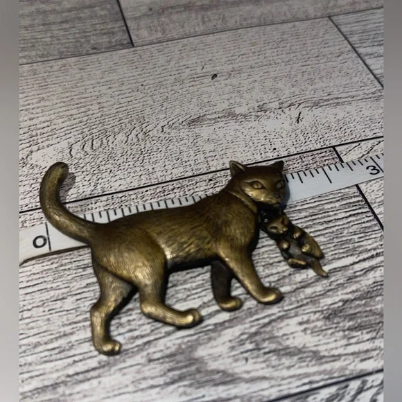 Signed Brass Tone JJ Cat with dangle Kitty brooch pin - Picture 5 of 6